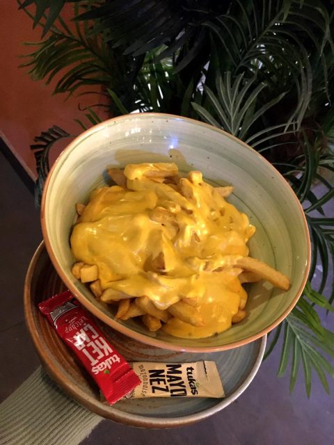 Cheddar Soslu Patates